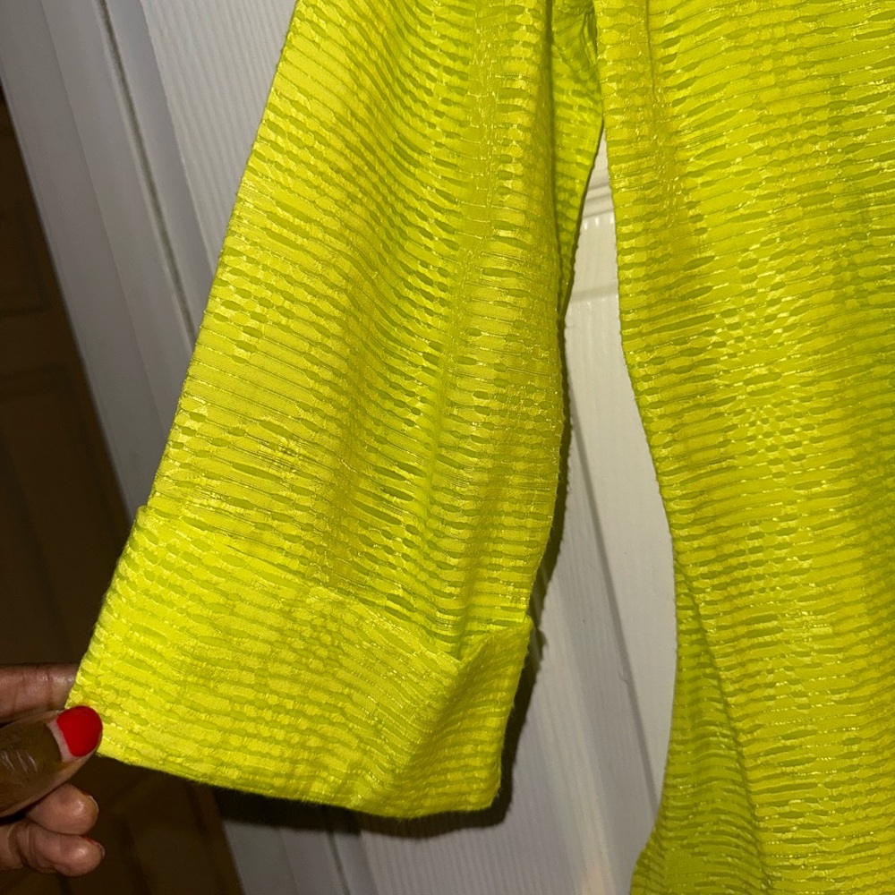 Multiples- Women’s Chartreuse color Textured Jacket. EUC - Picture 3 of 7